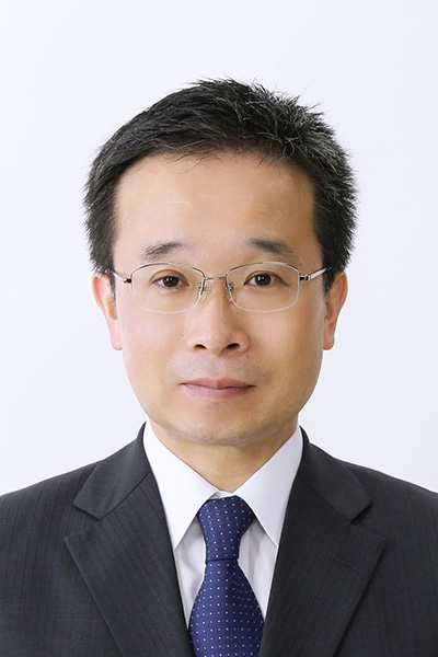 小島 優氏